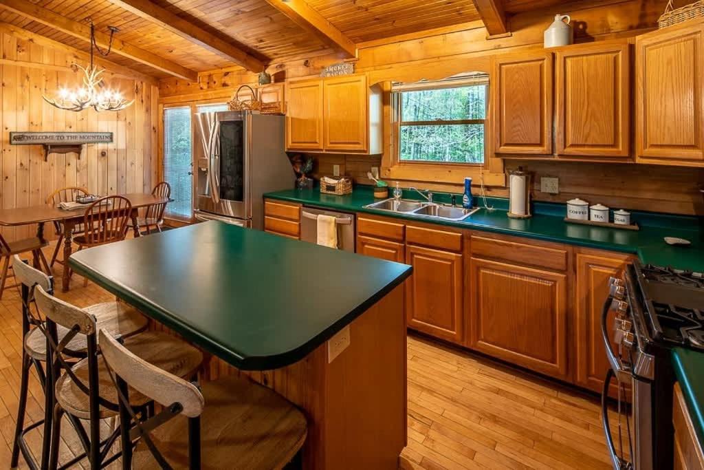 Cozy 'Grey Fox' Cabin Between Boone & Blowing Rock Exteriör bild