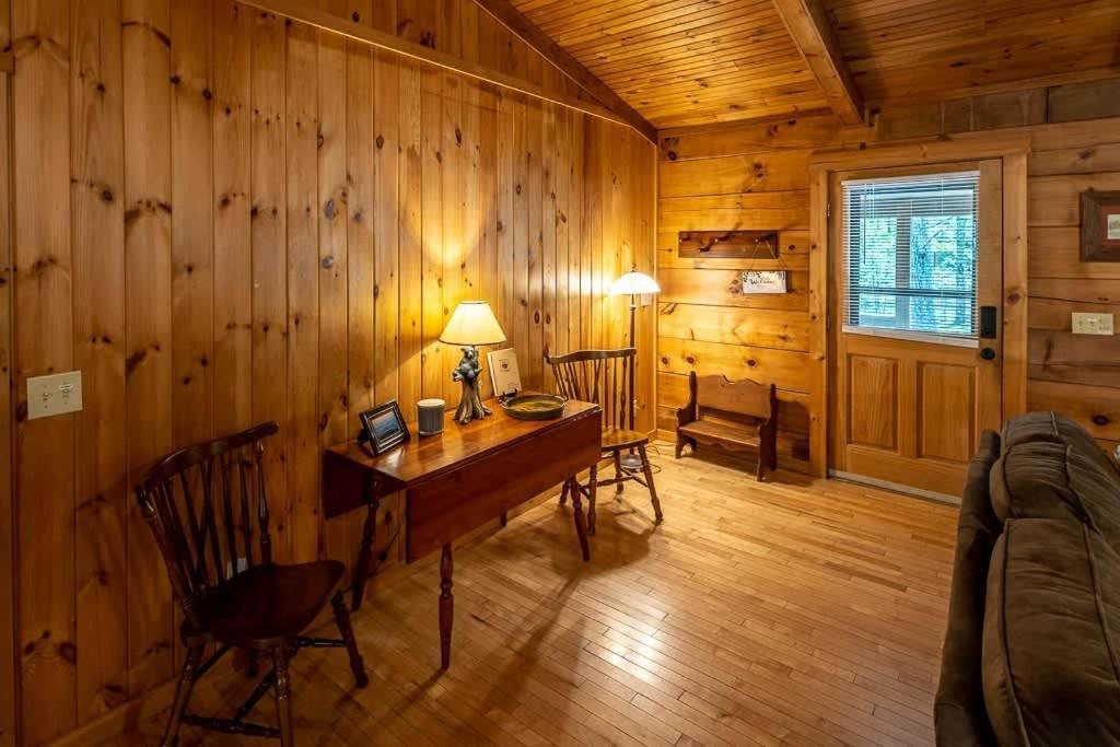 Cozy 'Grey Fox' Cabin Between Boone & Blowing Rock Exteriör bild